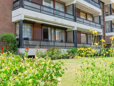 Hausansicht und Balkon