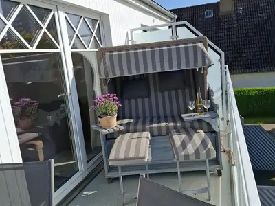 Balkon mit Strandkorb