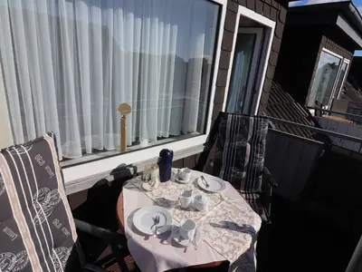Balkon mit Sitzgelegenheit