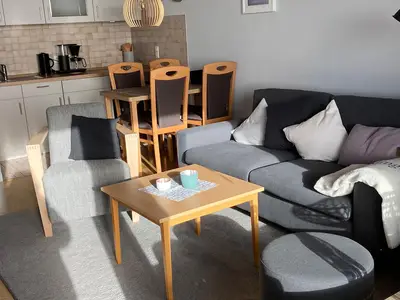 Wohnzimmer mit Essbereich