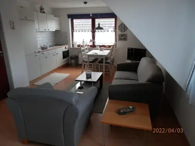 Wohn-Schlafzimmer mit Eßecke