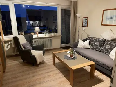 Wohnraum mit offener Küche und Essplatz