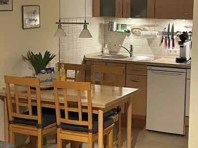 Küchenzeile mit Essplatz