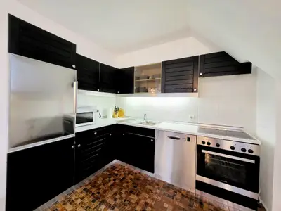 Im Wohnraum integrierte Küche