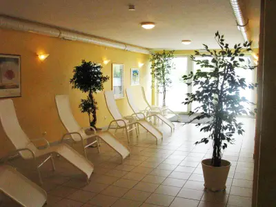 Wellnessbereich mit Solarium, Dampfbad, Finnischer Sauna und Zugang zum Garten