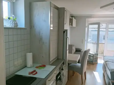 Wohn- und Schlafbereich mit offener Küche