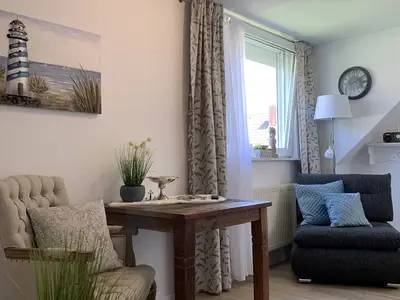 Wohn- und Schlafraum mit Fernsehsessel