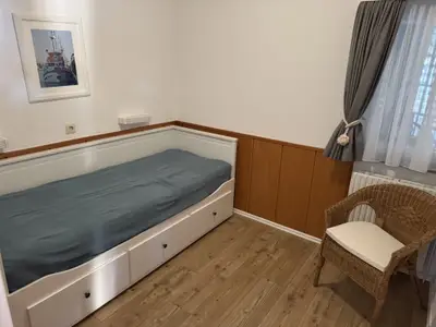 Schlafzimmer 2, Tagesbett zum Ausziehen (Fenster nicht zu öffnen)