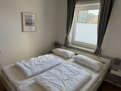 Schlafzimmer 1 mit Doppelbett