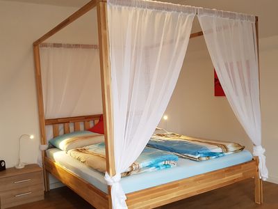 Ferienwohnung Stern im Haus Struve: großes Schlafzimmer sehr gemütlich. Neu mit Himmelbett