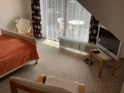 Wohnraum mit Doppelbett