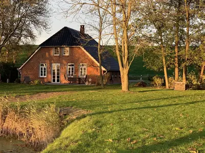Außenansicht Haus und Garten