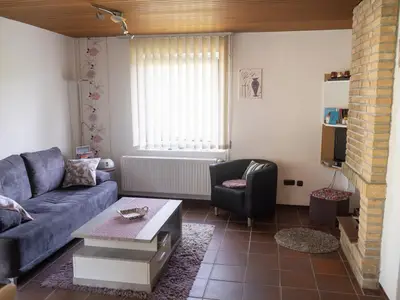 Wohnzimmer mit Sofa Fewo West