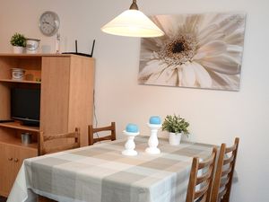 22285669-Ferienwohnung-3-Butjadingen-Burhave-300x225-2