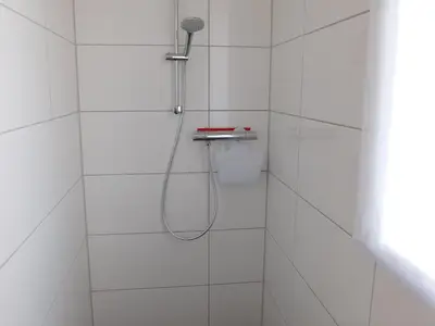 Dusche im Bad 2