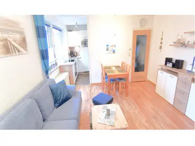 Blick vom Wohnzimmer in die Küche