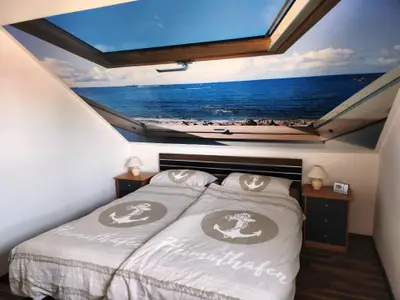 Schlafzimmer mit Doppelbett