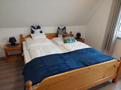 Schlafzimmer mit Blick zum Deich