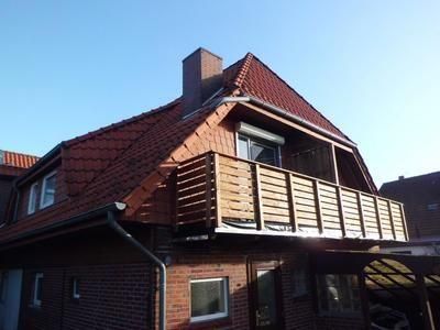 mit Balkon und Blick in den großen Garten