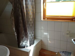 24013469-Ferienwohnung-4-Butzbach-300x225-3