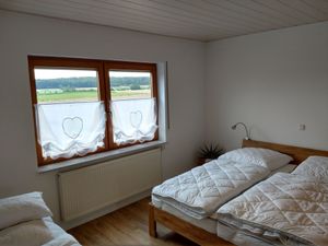 24013469-Ferienwohnung-4-Butzbach-300x225-5