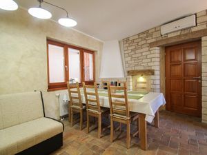 23297811-Ferienwohnung-4-Bužinija-300x225-5