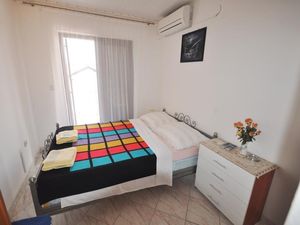 22946523-Ferienwohnung-2-Bužinija-300x225-4