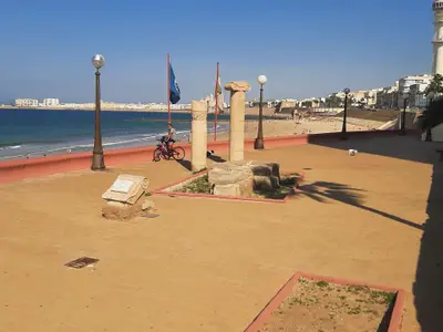 Direkte Umgebung des Objekts. Eingang zum Strand von Santa María del Mar