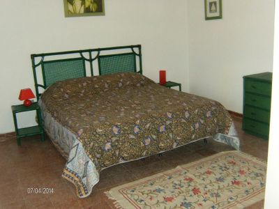 Schlafzimmer mit Doppelbett