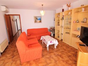 22389771-Ferienwohnung-4-Calp-300x225-5