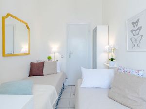 23451080-Ferienwohnung-4-Camaiore-300x225-5