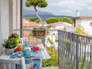 23451080-Ferienwohnung-4-Camaiore-300x225-1