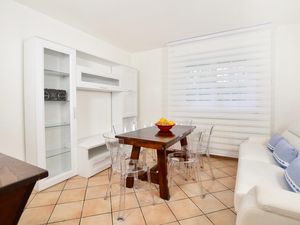 23758817-Ferienwohnung-6-Camaiore-300x225-1