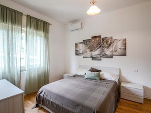 23764275-Ferienwohnung-5-Camaiore-300x225-5