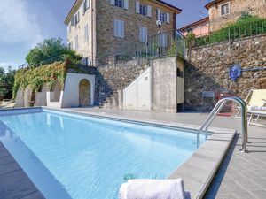 23721440-Ferienwohnung-7-Camaiore-300x225-5