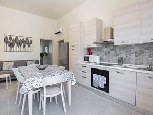 24048206-Ferienwohnung-7-Camaiore-300x225-2