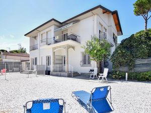 24048207-Ferienwohnung-8-Camaiore-300x225-0