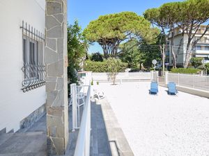 24048207-Ferienwohnung-8-Camaiore-300x225-1