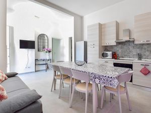 24048207-Ferienwohnung-8-Camaiore-300x225-2