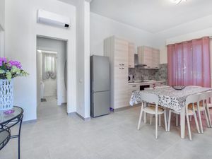 24048207-Ferienwohnung-8-Camaiore-300x225-3