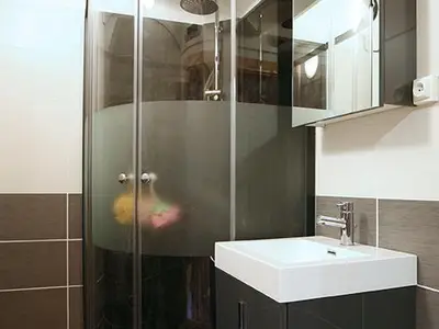 Modernes Badezimmer
