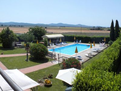 Garten. Blick auf den Garten und Swimmingpool