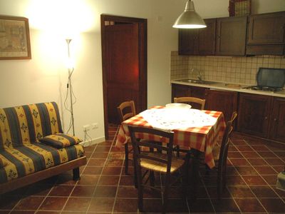 Essbereich. Wohnung n.9:  Wohnzimmer mit Kochnische