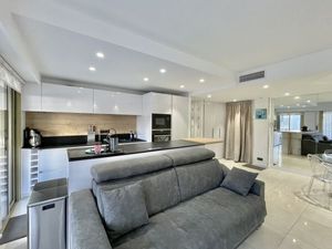 23127115-Ferienwohnung-4-Cannes-300x225-2