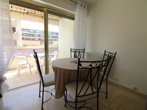 23529026-Ferienwohnung-2-Cannes-300x225-3