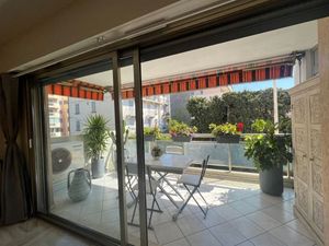 23660380-Ferienwohnung-4-Cannes-300x225-1