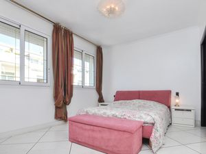 23763869-Ferienwohnung-6-Cannes-300x225-5