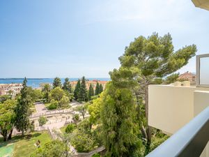 23844000-Ferienwohnung-4-Cannes-300x225-1