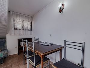 18323940-Ferienwohnung-5-Cara-300x225-5