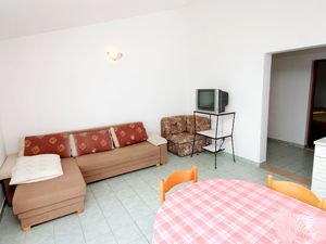 18324047-Ferienwohnung-6-Cara-300x225-1